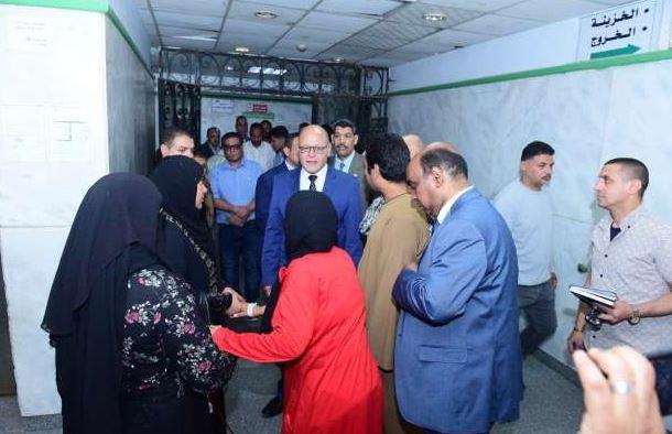 رئيس جامعة سوهاج يتابع سير العمل في مبنى المستشفى الجامعي القديم 