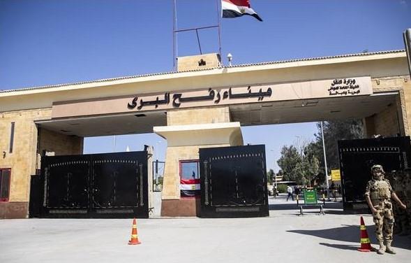 القاهرة الإخبارية : عبور 235 شاحنة مساعدات اليوم من معبري رفح وكرم أبو سالم