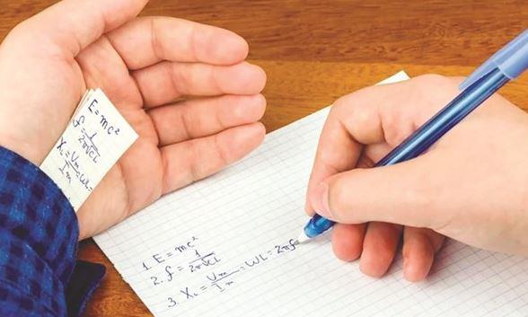 طالب يسأل: ما حكم الغش في الامتحانات؟.. وأمين الفتوى يجيب