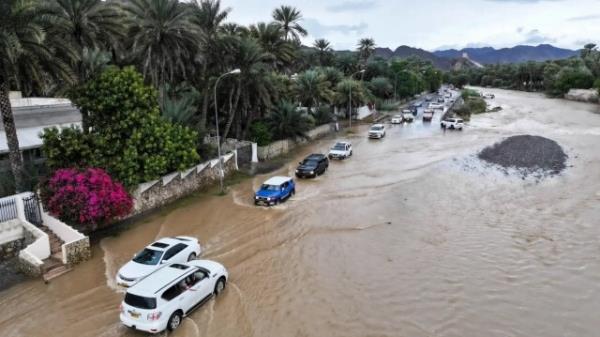 ارتفاع حصيلة ضحايا السيول في عمان إلى 17 شخصا.. وتعليق العمل بالمؤسسات