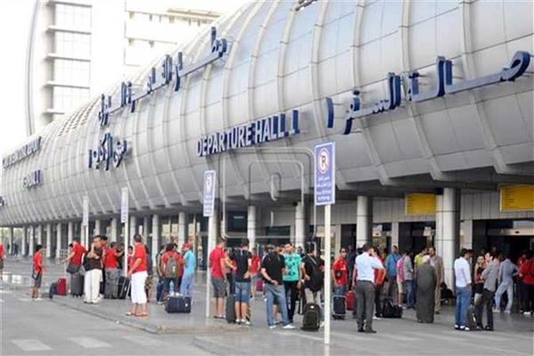 وزير الطيران: مطار القاهرة سجل أعلى معدلات تشغيل في تاريخه يوم إغلاق الأجواء بالمنطقة