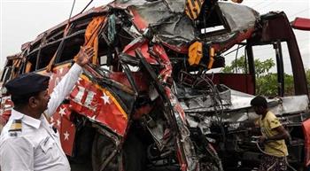   مصرع وإصابة 8 أشخاص جراء اصطدام سيارة برافعة في الهند