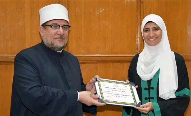 وزير الأوقاف يكرِّم شركاء النجاح من الأئمة والواعظات ومديري العموم