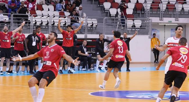 رجال يد الأهلي يفوز على الزمالك 23-21 ويتوج بـ السوبر الإفريقي