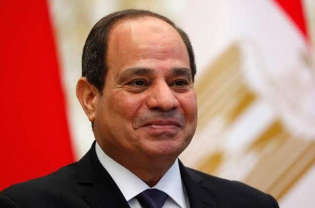 الرئيس السيسي يستقبل عاهل البحرين بمطار القاهرة