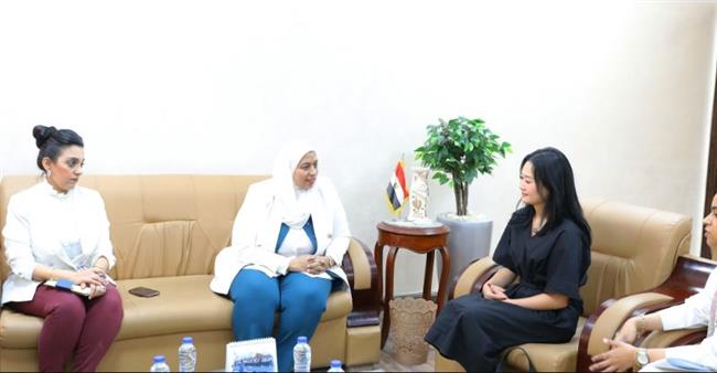 نائب محافظ أسوان تستعرض مقومات المحافظة مع وفد السفارة الأسترالية