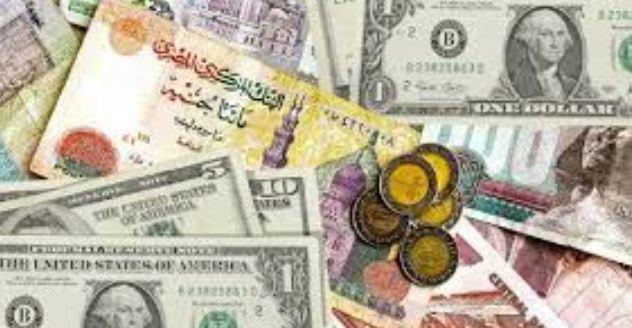 تراجع أسعار صرف العملات الأجنبية والعربية في بداية تعاملاتها اليوم