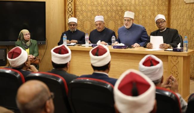 وكيل الأزهر يجتمع برؤساء المناطق للوقوف على استعدادات الامتحانات النهائية لصفوف النقل