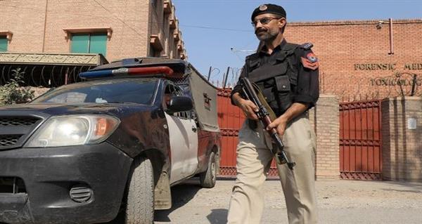 الشرطة الباكستانية تعلن مقتل أربعة أشخاص في كمين نصبه مسلحون شمال غربي البلاد