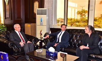   محافظ الأقصر يستقبل السفير الفرنسي بالقاهرة في زيارته الرسمية الأولى للمحافظة