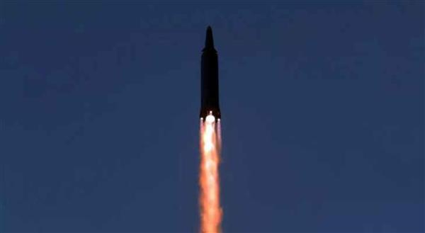 كوريا الشمالية تطلق صاروخاً باليستياً قبالة سواحل اليابان