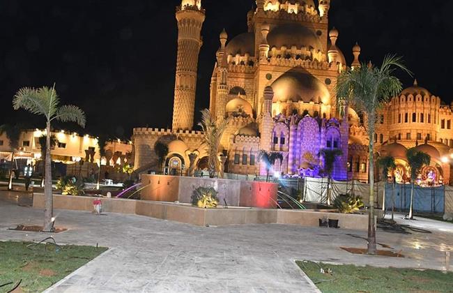 محافظ جنوب سيناء يتفقد أعمال تطوير مسجد الصحابة ومنطقة مصر القديمة بشرم الشيخ