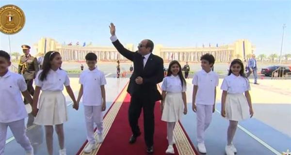 الرئيس السيسي يزور ساحة الشعب في العاصمة الإدارية الجديدة