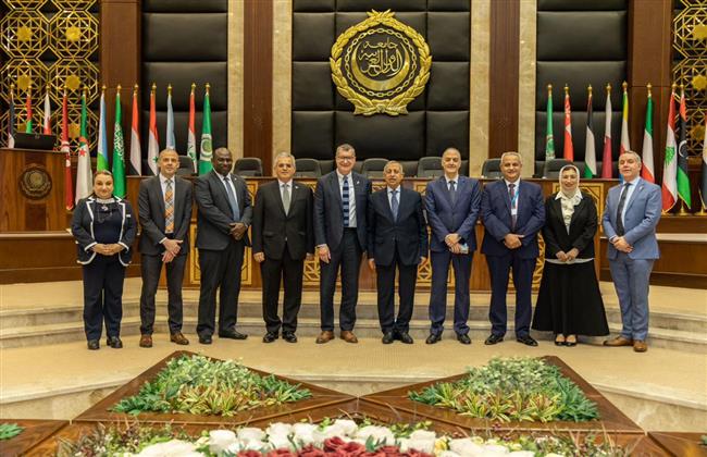 رئيس الأكاديمية العربية للعلوم والتكنولوجيا يستقبل وفد جامعة يوكلان البريطانية