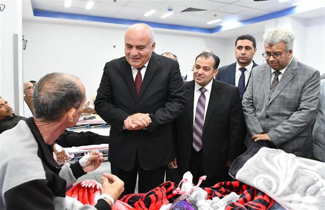 محافظ قنا ورئيس جامعة جنوب الوادي يزوران مصابي غزة بالمستشفيات الجامعية