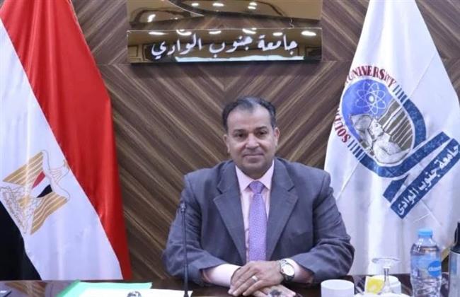 رئيس جامعة جنوب الوادي يفتتح فعاليات الملتقى الفني 21 لشباب الجامعات