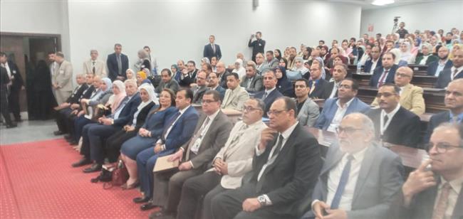 "عكاوي" يشارك في المؤتمر الطبي الدولي الثالث لـ جامعة ميريت بـ سوهاج