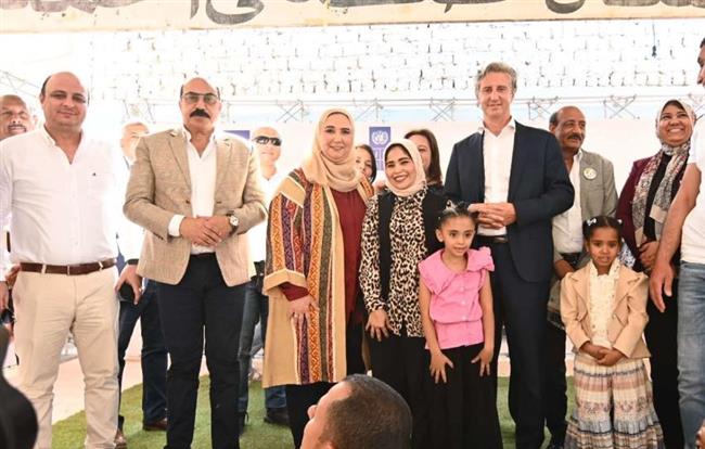 وزيرة التضامن ومحافظ أسوان يعقدان حوارًا مجتمعيًا حول قضايا برنامج "وعي"