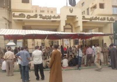 عامل يعتدي على شقيقه بـ ساطور في قنا
