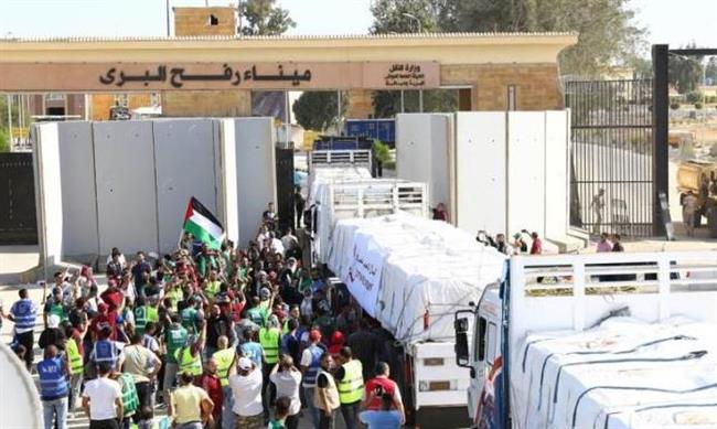 استقبال 31 مصابا فلسطينيا بميناء رفح وإدخال 258 شاحنة مساعدات لـ غزة