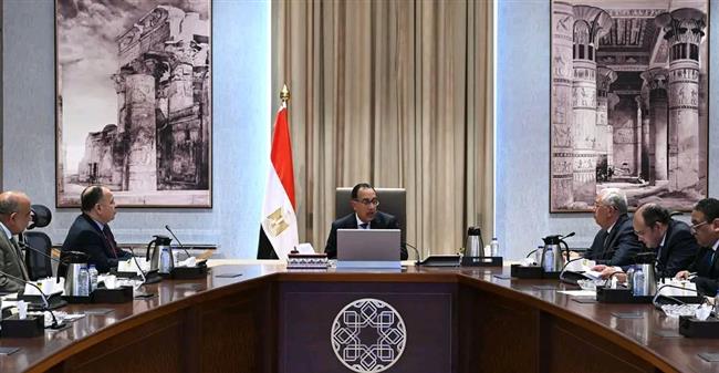 رئيس الوزراء يبحث سبل تشجيع صناعة الأسمدة وزيادة حجم صادراتها
