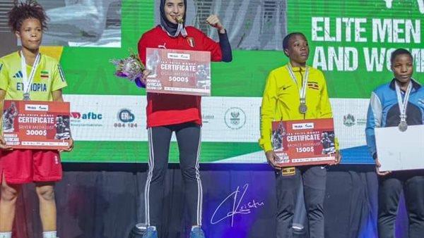 محافظ دمياط تهنئ الطالبة يمنى عياد لحصولها على الميدالية الذهبية ببطولة كأس نيلسون مانديلا