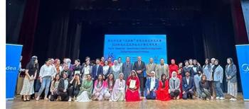   عادل حسن يهنئ طلاب برنامج اللغة الصينية لأداءهم المشرف