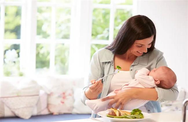تغذية الأمهات أثناء فترة الرضاعة الطبيعية.. أطعمة يجب تجنبها