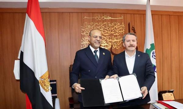 اتحاد عمال مصر ونظيره التركي يوقعان اتفاقية لدعم العمل النقابي المشترك