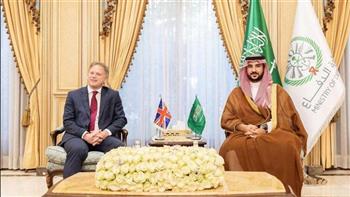  السعودية وبريطانيا تبحثان مجالات التعاون الدفاعي المشترك وخطورة التصعيد العسكري في المنطقة 