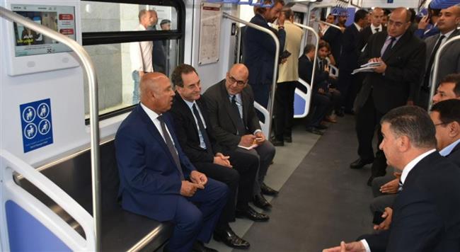 وزير النقل والسفير الفرنسي يستقلان القطار الكهربائي الخفيف LRT والخط الثالث للمترو