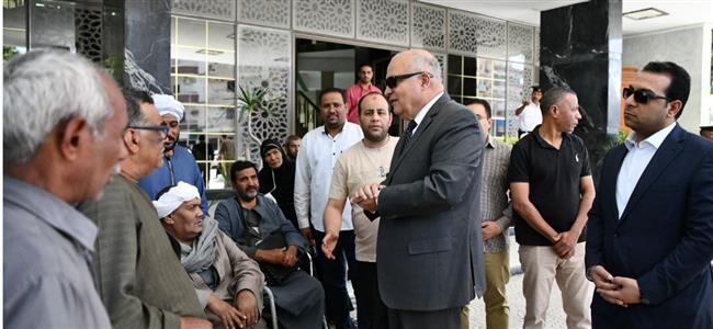 محافظ قنا يستقبل الفوج السادس من ذوى الهمم ممن تسلموا أطراف صناعية 