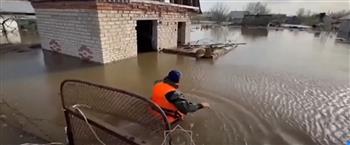   الفيضانات تتسبب بدمار كبير في منطقة كورغان الروسية