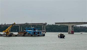   الصين: استمرار البحث عن 4 مفقودين عقب اصطدام سفينة شحن بجسر