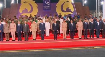   صورة تذكارية للرئيس السيسي مع منتخبات البطولة العربية للفروسية