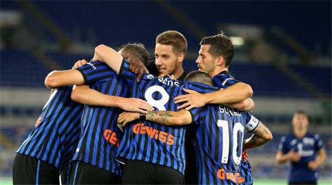 أتالانتا يصعد لمواجهة يوفنتوس في نهائي كأس إيطاليا برباعية في شباك فيورنتينا