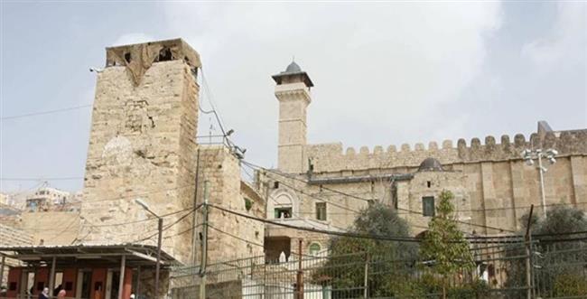 غلق الحرم الإبراهيمي في وجه المصلين ومنع الفلسطينيين من التجول بالخليل