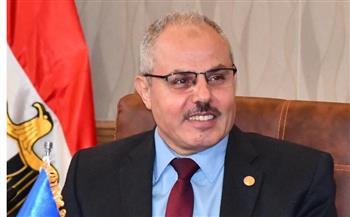 رئيس جامعة قناة السويس يُعلن انطلاق أكبر حملة تشجير بجميع الكليات