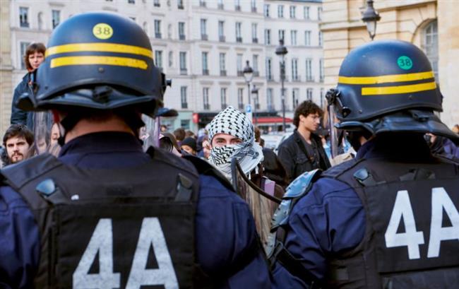 الشرطة الفرنسية تفرق اعتصاما طلابيا متضامنا مع فلسطين في باريس