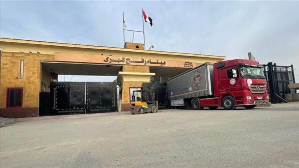 مصر ترسل 87 شاحنة مساعدات إلى قطاع غزة 