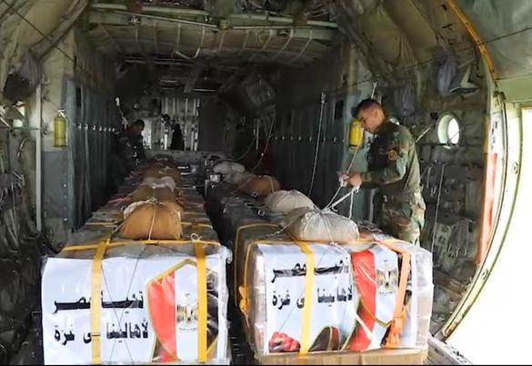 مصر تواصل الجسر الجوي اليومي لإسقاط المساعدات الإنسانية  على شمال قطاع غزة