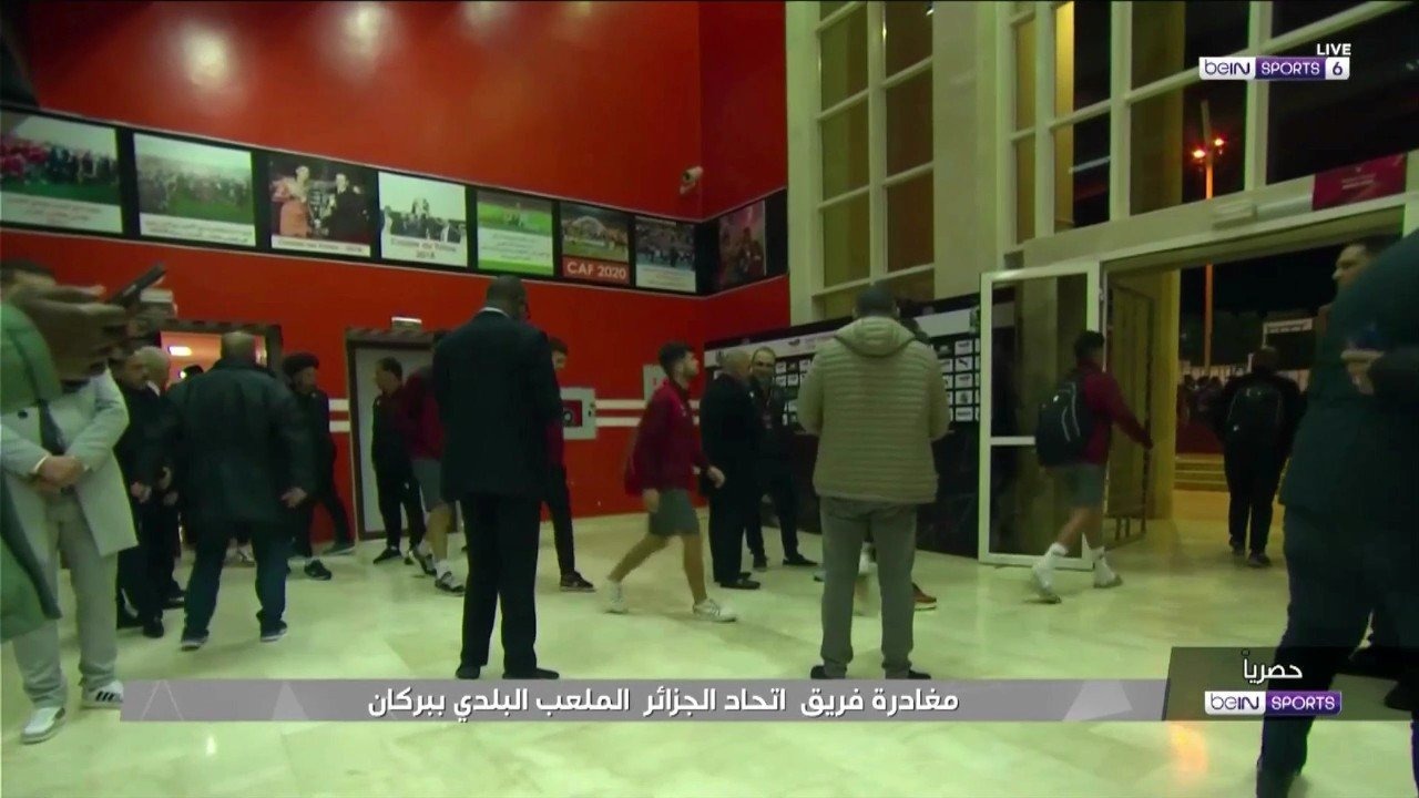 الكونفدرالية الإفريقية .. اتحاد العاصمة الجزائري يغادر "الملعب البلدي" بسبب القمصان