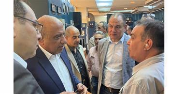   وزير قطاع الأعمال يتفقد مصانع شركة مصر للغزل والنسيج بالمحلة الكبرى 