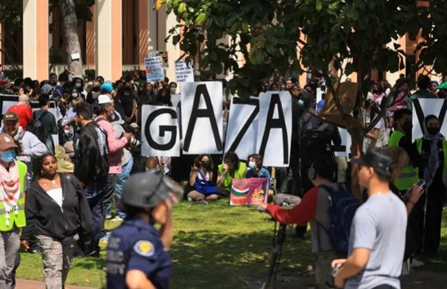 نيويورك تايمز: الاحتجاجات الجامعية بشأن غزة تعمق من الصدوع داخل الحزب الديمقراطي