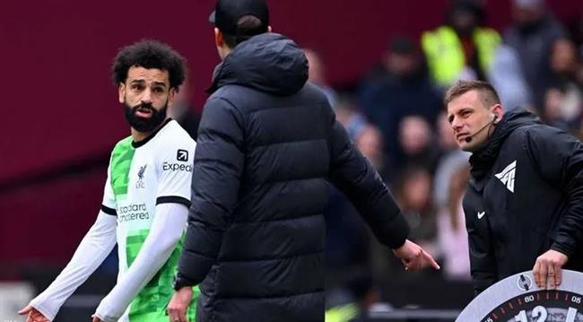 ماذا حدث بينهم؟.. الكشف عن تفاصيل مشادة محمد صلاح مع "كلوب"