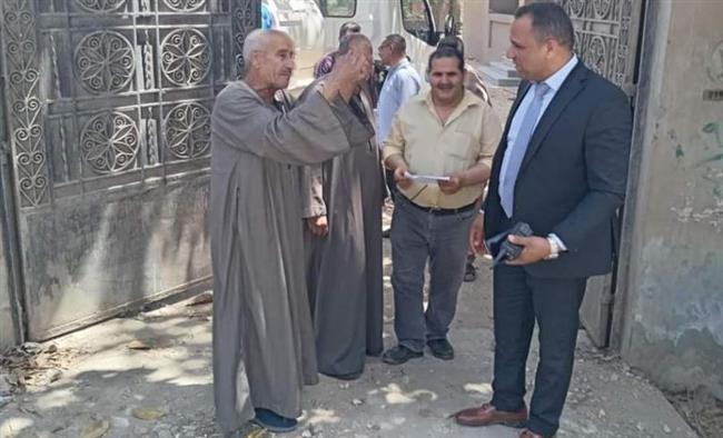 رئيس مدينة كفر شكر يستجيب لشكوى أهالى عزبة خطاب من أزمة طفح المجاري 