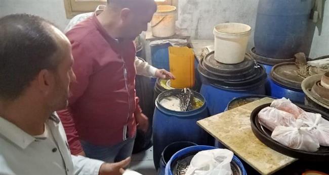 ضبط ٦ طن مخلل و كبدة غير صالحة للاستهلاك الآدمي بدمياط 