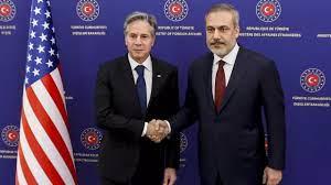   وزير الخارجية التركي يناقش مع نظيره الأمريكي الوضع في أوكرانيا وغزة