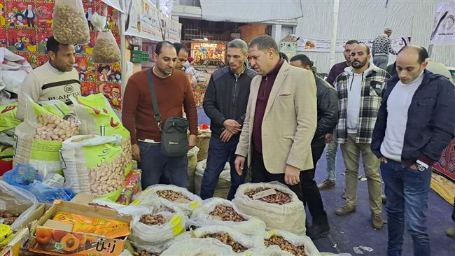 البحيرة ..السكرتير العام يتفقد معرض أهلا رمضان وعدد من السلاسل التجارية بدمنهور