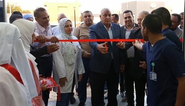 محافظ الوادي الجديد يفتتح وحدة طب أسرة الأمان بـ مركز الداخلة 